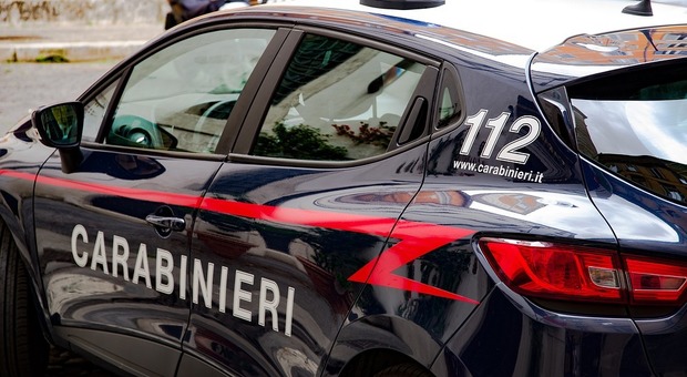 «Voglio farla finita»: 22enne ritrovato in auto e salvato dai carabinieri