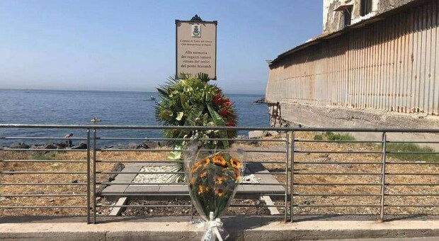 Torre del Greco ricorda i quattro ragazzi morti sul ponte Morandi