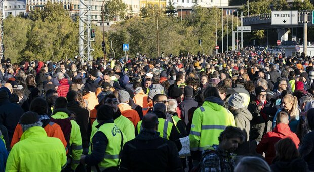 La protesta: a Trieste migliaia di persone al Porto