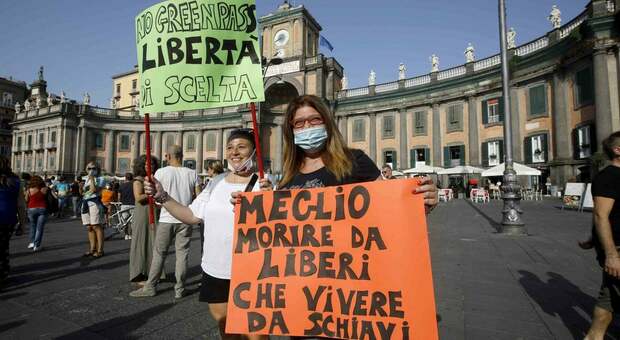 No vax, vietato il corteo nel centro di Napoli: piazza Dante e Galleria Umberto blindate