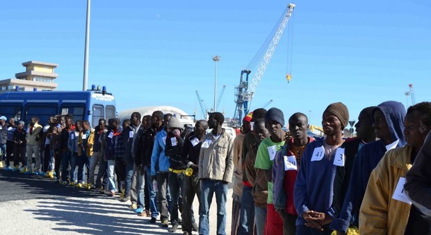 Flussi dei migranti, accordo in bilico: l'instabilità di Tripoli mette in forse il tavolo di gestione