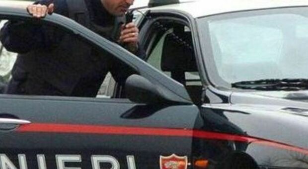 Carabinieri arrestano pusher con cocaina e hashish nel Napoletano