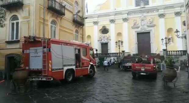 Maltempo a Salerno oggi, bomba d'acqua mette in ginocchio la costiera amalfitana