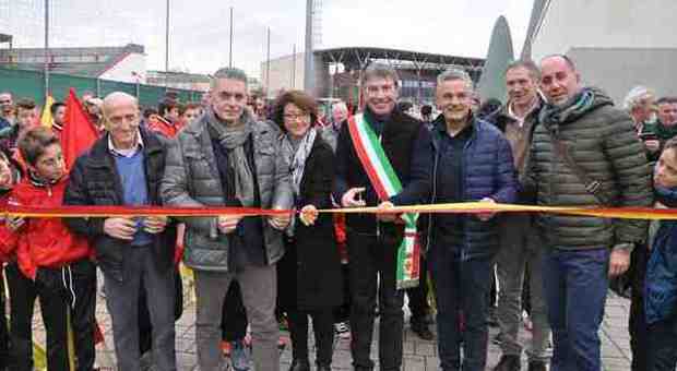 Roby Baggio torna a Caldogno per inaugurare il nuovo campo sintetico