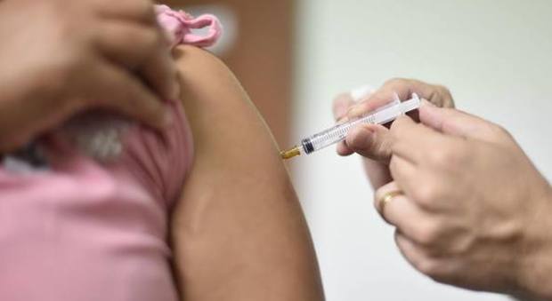 Vaccini, firmato il decreto: "Obbligatorio a scuola"