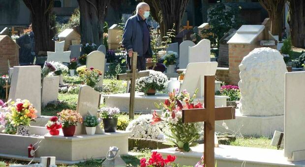 Morto al cimitero: Antonino ha perso l'equilibrio ed è caduto dal ponteggio