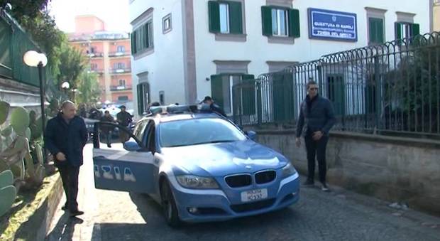 Droga nascosta negli slip: arrestato dalla polizia nella stazione della Circumvesuviana a Torre del Greco