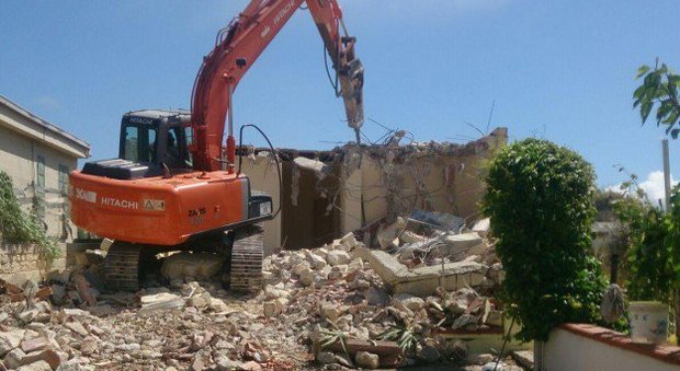 «Le case abusive devono essere demolite», Legambiente applaude la Consulta