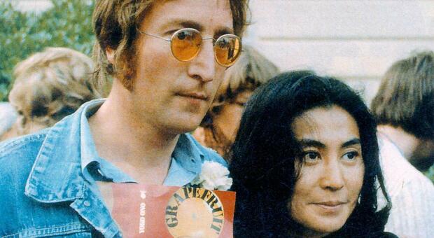 John Lennon, 40 anni dopo l'assassino chiede scusa a Yoko Ono e confessa: «L'ho fatto per la gloria»