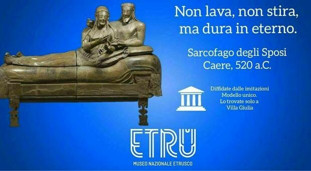 Roma, il sarcofago del Museo Etrusco diventa un virale. Il direttore: «L'ironia porta visitatori»