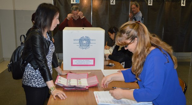 Elezioni Comunali nelle Marche 7 a rischio ballottaggio, spoglio in diretta