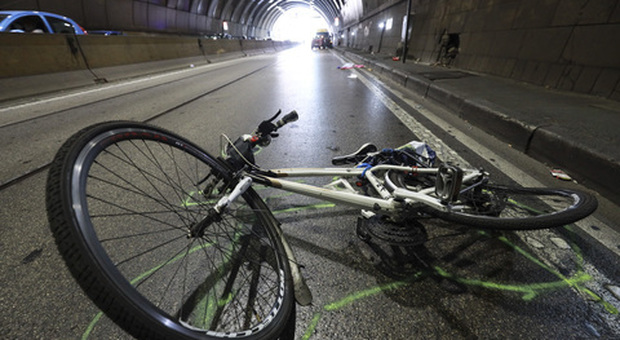 Napoli, incidente nel tunnel: chiusa la Galleria della Vittoria, grave ciclista