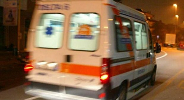 Covid, 19enne stuprata sull'ambulanza da un operatore che doveva portarla in ospedale