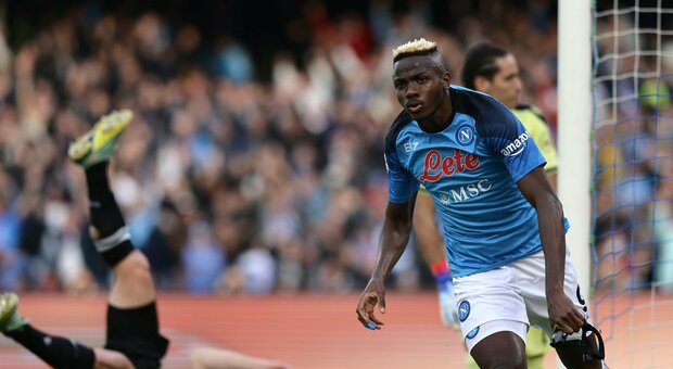 Il Napoli batte l'Udinese, azzurri a +11 sul Milan. De Laurentiis esulta: «Il mio Napoli migliore»