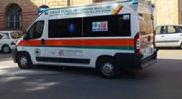 Civitanova, ambulanze dal benzinaio: salvato 45enne colto da malore alla guida