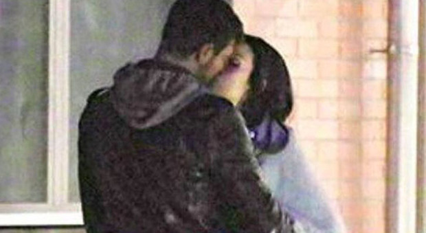 Francesco Monte e Paola Di Benedetto, ecco il bacio dopo il reality: "Hanno dormito insieme"