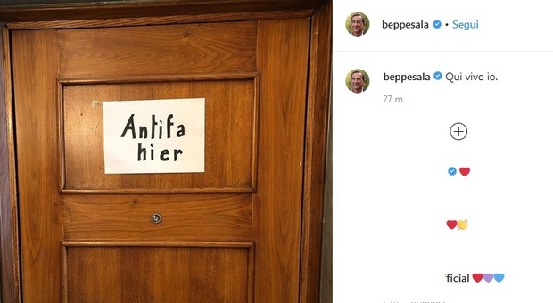 «Qui anti-fascista»: Beppe Sala affigge il cartello sulla porta di casa, pioggia di like su Instagram