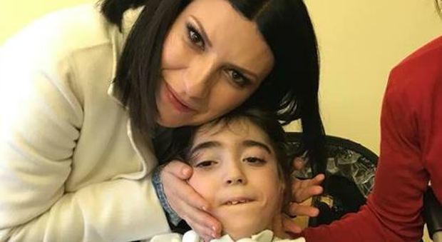 Morto Fabio Muroni, il bimbo tetraplegico che commosse Laura Pausini e Gigi D'Alessio