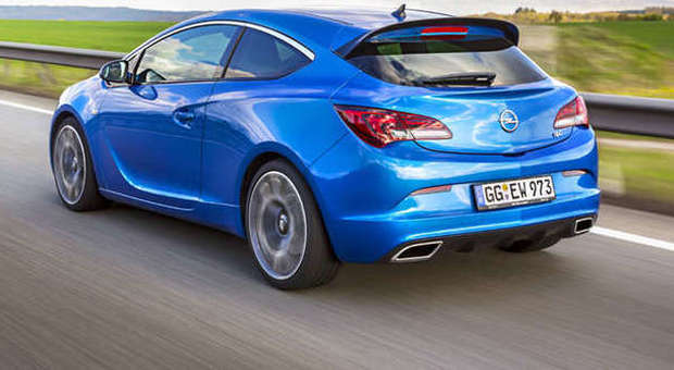 Opel Astra OPC monta un motore turbo da 280 cavalli. Velocità 250 km/h