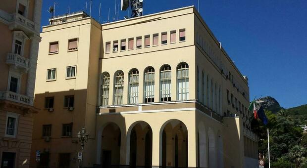 Choc a Salerno: uomo accoltellato in strada, indagini della Questura