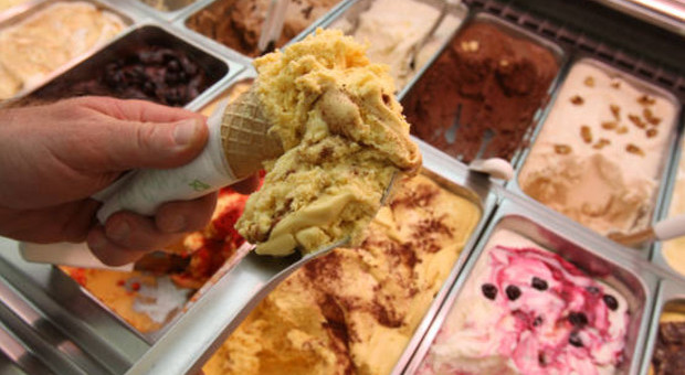 Compra un gelato, mentre lo mangia dentro al cono trova un dito mozzato