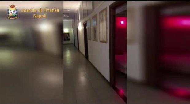 Sequestrato centro massaggi a luci rosse nel cuore di Napoli