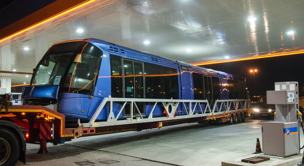 Arrivato dalla Francia il primo convoglio della nuova linea del tram