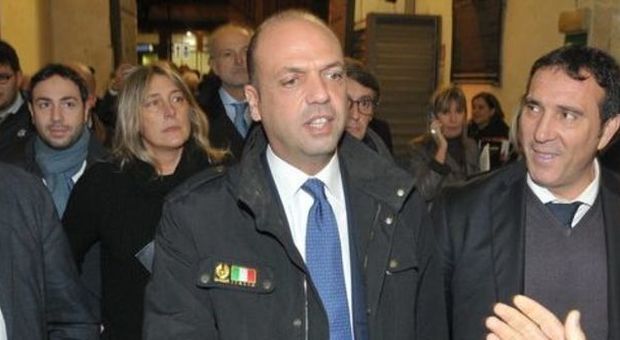 Alfano a Lecce: «Rischio Isis sulle rotte del Salento? Allerta alta ovunque»