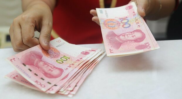 Il dollaro? Non è più dominante: il suo potere come valuta di riserva sta scemando a favore di yuan e altre monete