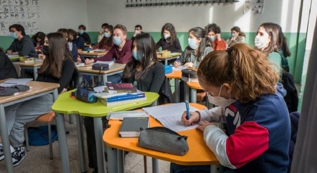 Napoli: preside nega stage agli alunni minorenni non vaccinati, parte la diffida nei confronti dell'istituto
