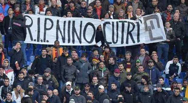 Derby, all'Olimpico spunta uno striscione per il fratello del detenuto evaso: «R.I.P. Nino Cutrì»