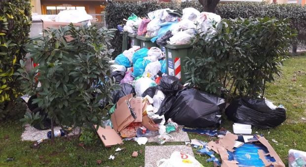 Roma, i rifiuti non andranno più in Emilia-Romagna. Bonaccini: "Surreale, loro ci avevano chiesto aiuto"