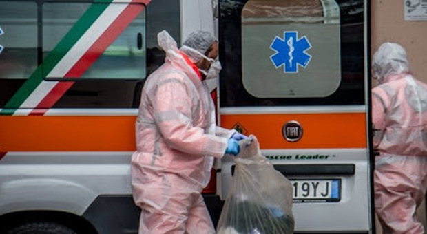 Coronavirus, muore una donna ricoverata nel Foggiano. Il sindaco: «Rispettare le regole è l'unico modo per difendersi»