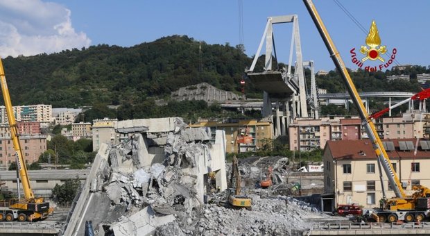Genova, cariche esplosive per demolire il ponte: dieci condomini saranno abbattuti