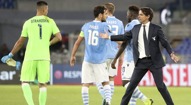 Inzaghi si complimenta con i propri giocatori dopo la vittoria europea contro il Rennes