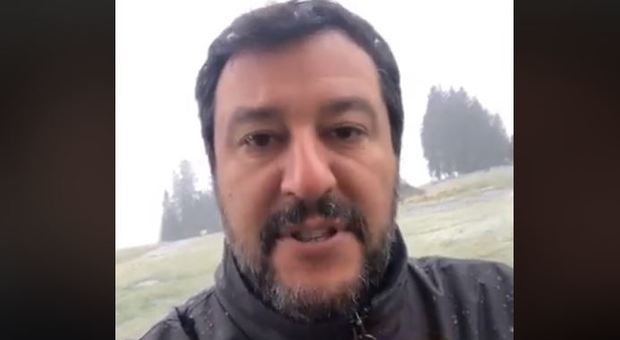 Migranti, Salvini: «Oltre 200 arrivi in poche ore, Governo complice o incapace?»