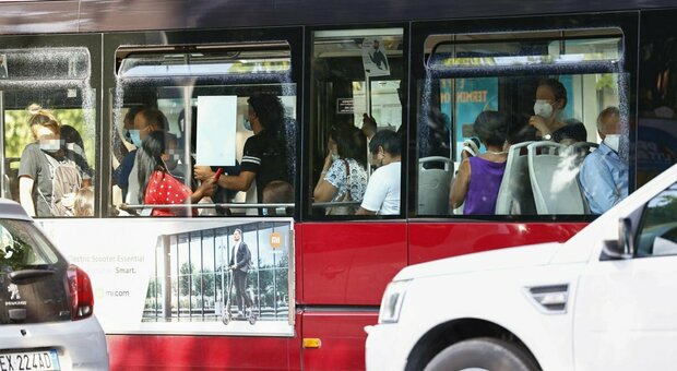 Roma, l’Atac al prefetto: «Mancano i bus, più gente a bordo»