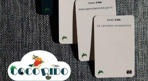 «Frasi sessiste e violente sulle carte da gioco», appello social per rimuovere dal commercio 'Coco Rido'