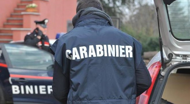 Castelfranco, ruba un paio di scarpe e strattona gli addetti alla sicurezza: 26enne arrestato