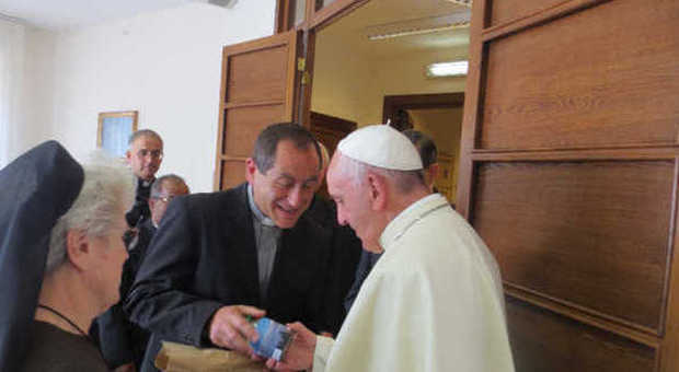 Papa Francesco ha ricevuto stamattina la particolare tisana da un sacerdote stabiese