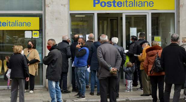 Marano, colpo alle Poste: banditi in fuga con 12 mila euro