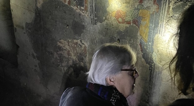 Vittorio Sgarbi in visita alla Grotta San Biagio