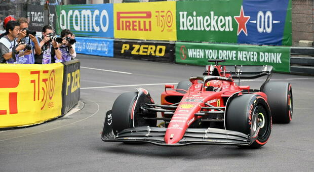 Leclerc in pole anche a Montecarlo: la prima fila è tutta per la Ferrari