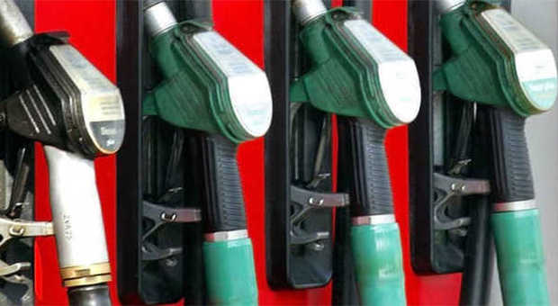 La pompa di benzina, l'incubo degli automobilisti
