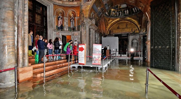 Acqua alta in Basilica, conto da 2,7 milioni per il restauro