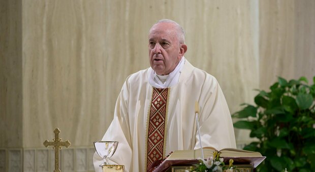 Papa Francesco negativo al test sierologico: aveva incontrato il cardinal Tagle