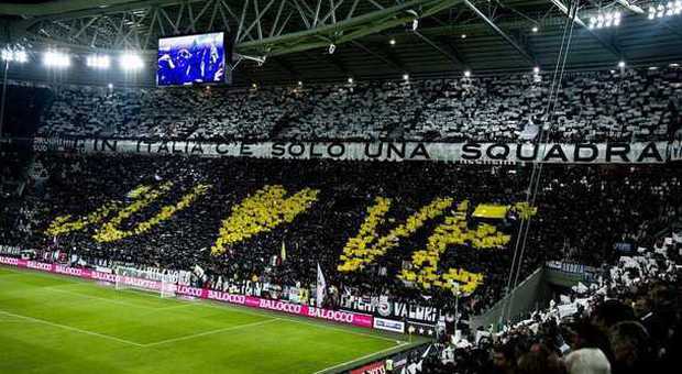 Cori razzisti e disagi morali: Juventus condannata a risarcire un tifoso del Napoli