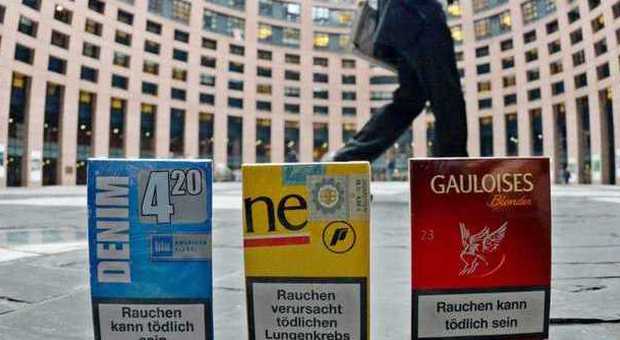 Sigarette, al via nuove norme Ue sul tabacco con messaggi choc più estesi