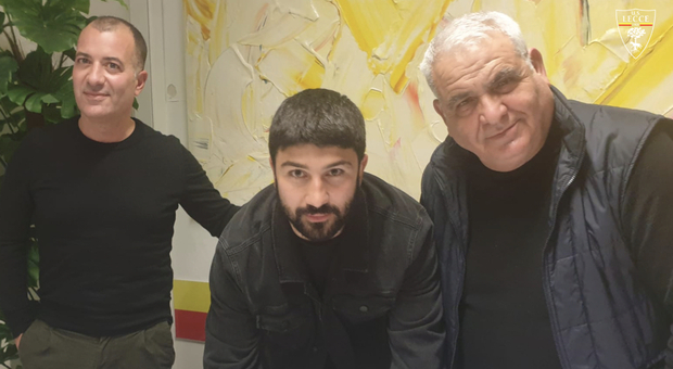 Yalcin con il presidente Sticchi Damiani e il ds Corvino