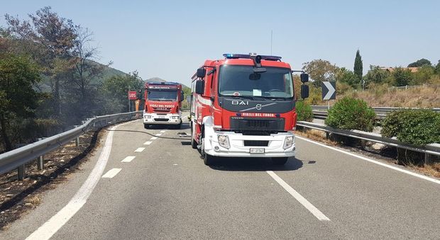 Incendio a Buccino, disagi alla circolazione sul raccordo Sicignano-Potenza